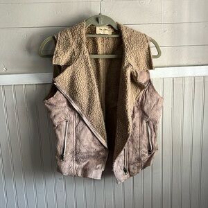 Lizard thicket vest‎